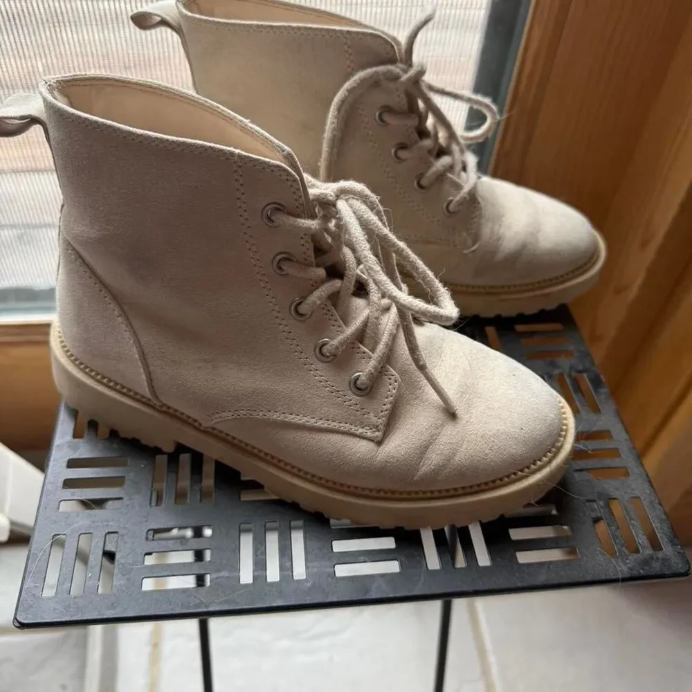 Girls size 1 light tan ankle combat boot.